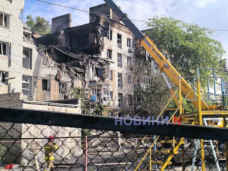 Нічна атака «Шахедів» на Миколаїв: тривають рятувальні роботи (фото та відео)