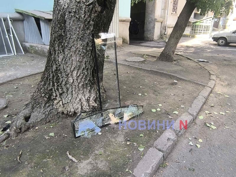Нічна атака «Шахедів» на Миколаїв: тривають рятувальні роботи (фото та відео)