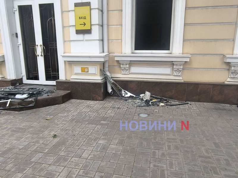 Здание известного иностранного банка пострадало в результате ночного обстрела Николаева