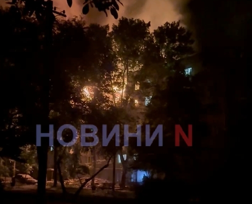 Удар «шахеда» по миколаївській п'ятиповерхівці: з'явилося відео перших хвилин пожежі