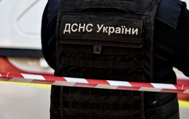 РФ ударила кассетными боеприпасами по селу в Сумской области: видео последствий