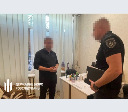 Сотрудник ТЦК незаконно снимал мужчин с воинского учета: среди них был его брат