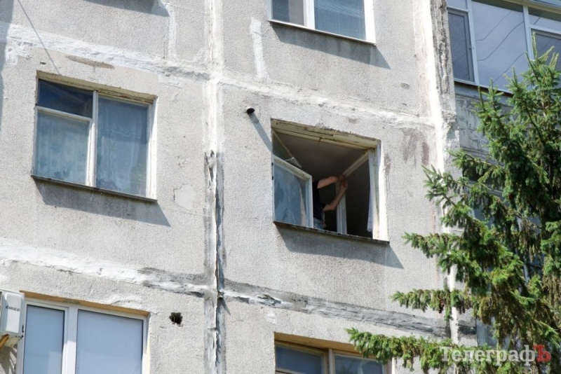 Удар по зданию ТЦК: пострадали жилые дома, погибло три человека (фото)
