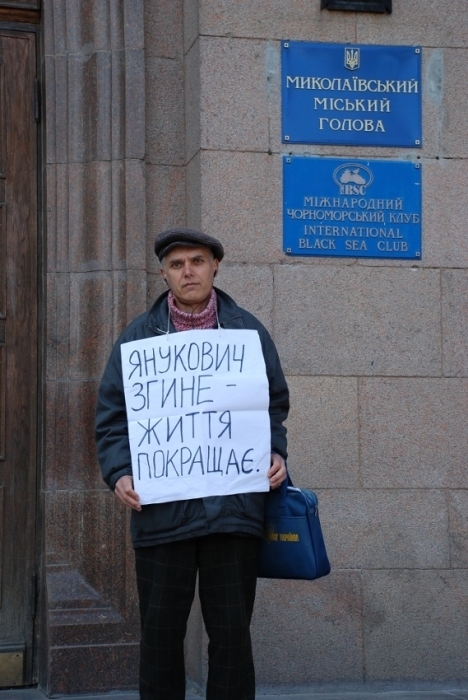 Ильченко пожаловался, что участник «свободовского» марша набросился на него с палкой