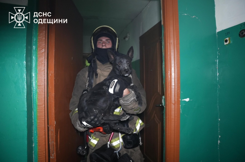 Атака РФ на Одесу: вогонь охопив багатоповерхівку, є загибла (фото, відео)