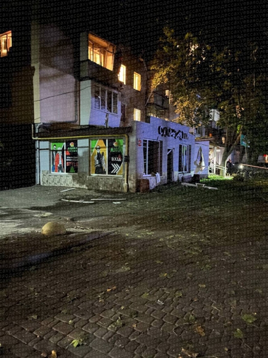 Атака РФ на Одесу: вогонь охопив багатоповерхівку, є загибла (фото, відео)