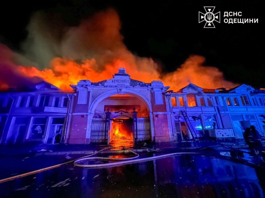 Как горел легендарный «Привоз» в Одессе (фото, видео)