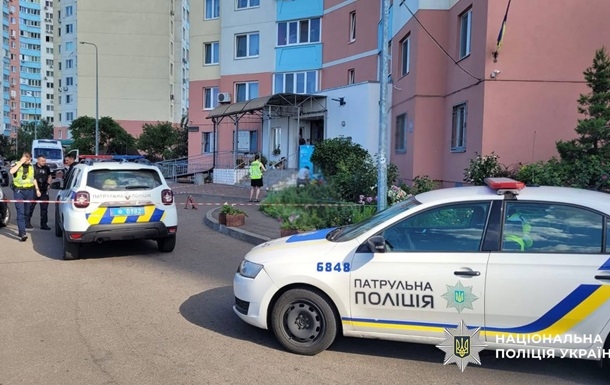 Дитина випала з вікна 21 поверху у Києві