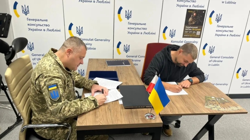 В Польше десятки добровольцев присоединились к Украинскому легиону