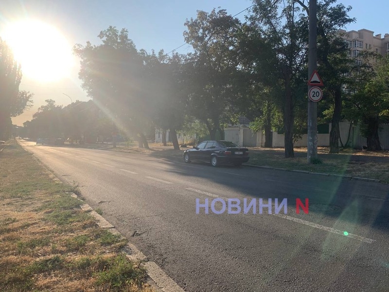 «Лежачий полицейский» исчез в центре Николаева, а знаки остались (фото)