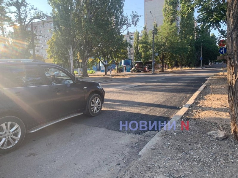 «Лежачий полицейский» исчез в центре Николаева, а знаки остались (фото)