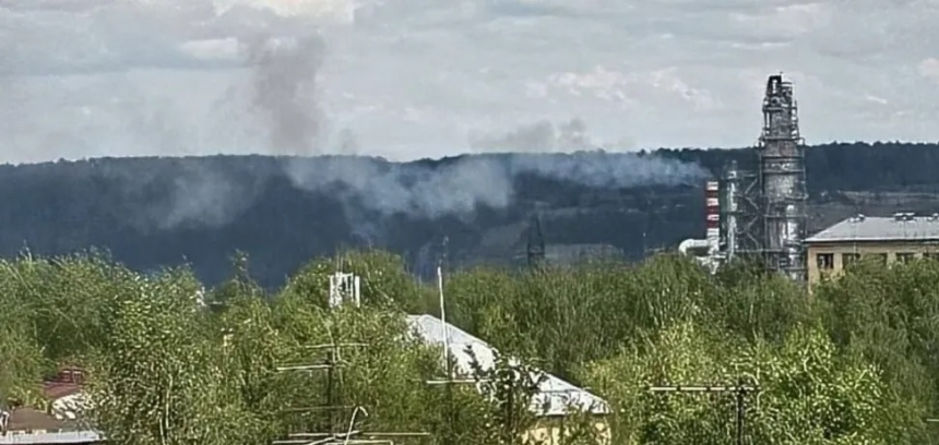 Дрони вперше атакували Комі: росіяни скаржаться на вибухи на Ухтинському НПЗ (фото, відео)