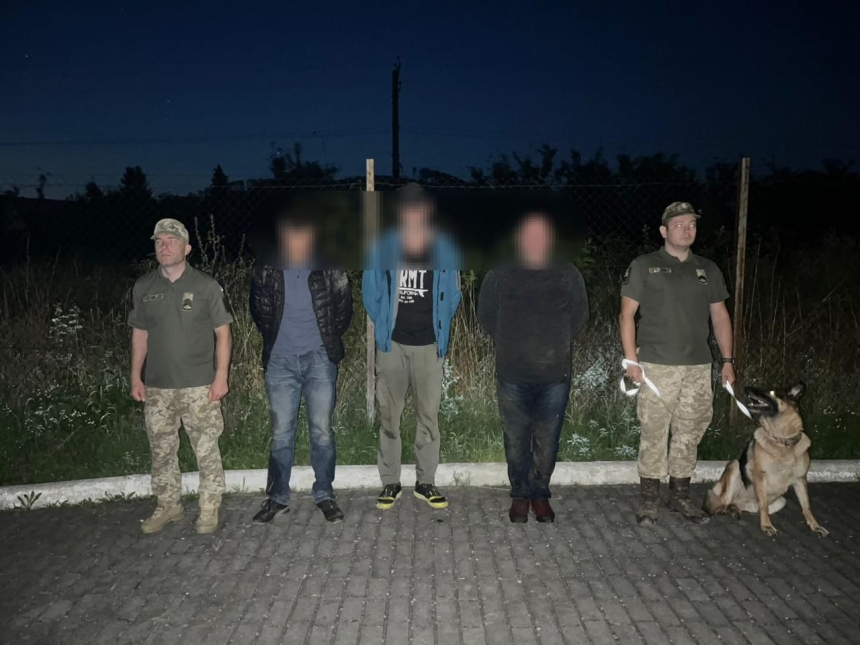 Закарпатские горы не помогли: пограничники сорвали побег трех мужчин в Словакию