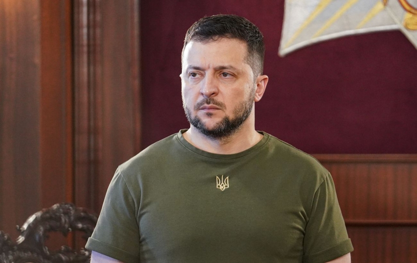 Зеленский поручил разрешить выезд за границу мужчинам до 22 лет