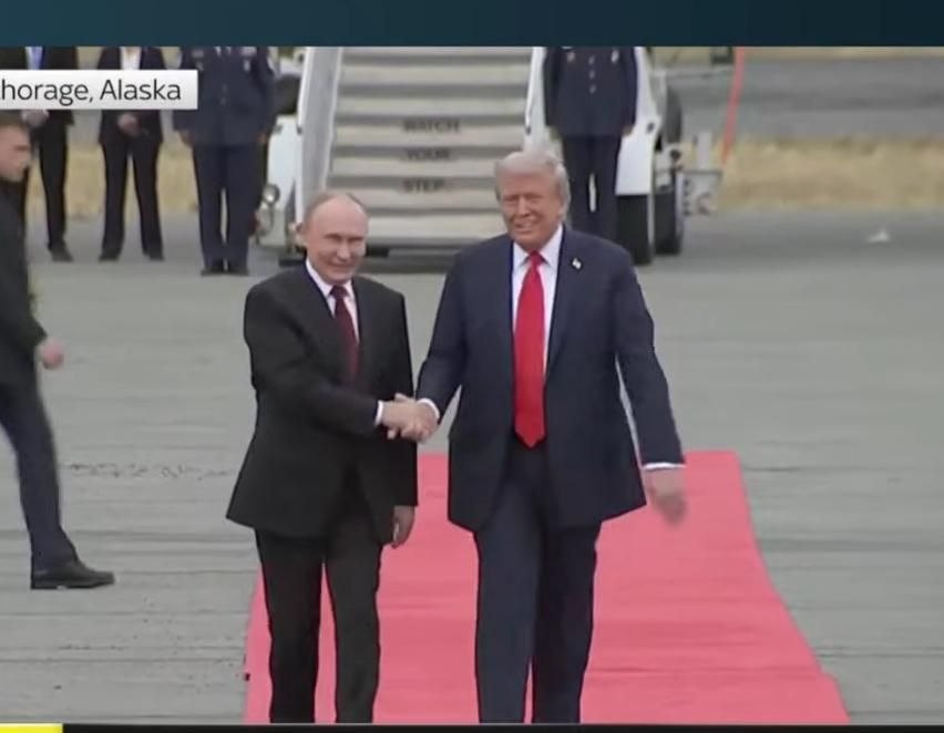 Путін та Трамп зустрілися перед початком саміту на Алясці