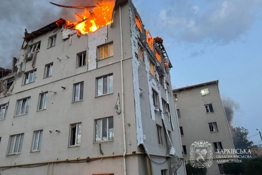 Терор у чистому вигляді: показано відео удару РФ по будинку в Харкові
