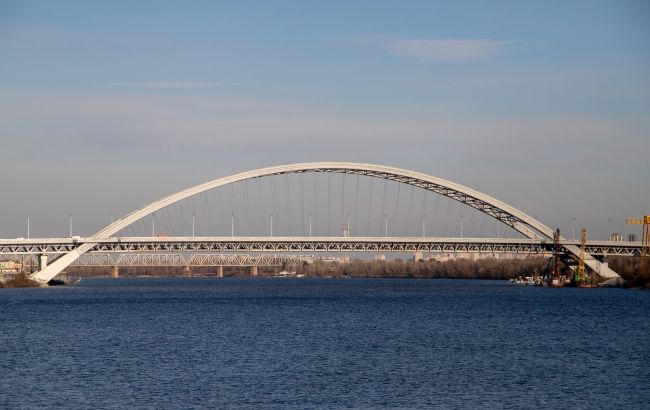 «Отмыли» более 160 млн гривен на строительстве Подольского моста: в Киеве разоблачили схему