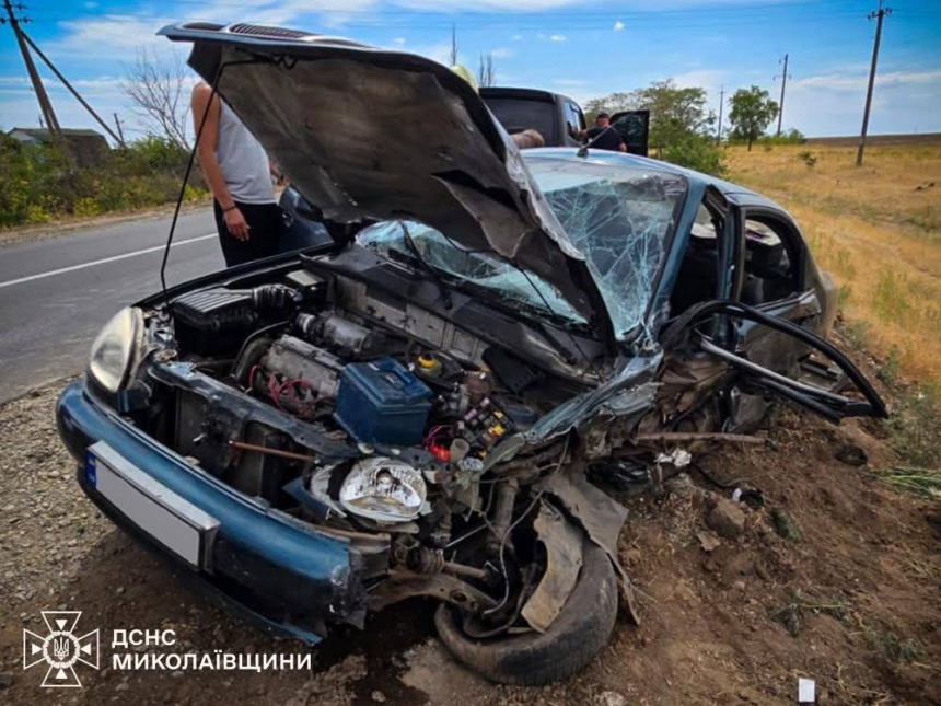 Daewoo и Renault столкнулись на Николаевщине: пострадавшего госпитализировали