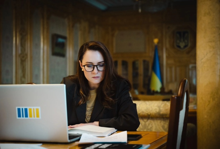Часть украинских школ возвращается к обучению в режиме оффлайн, — Свириденко