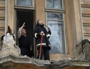В Одессе пенсионерка рухнула вместе с балконом со второго этажа