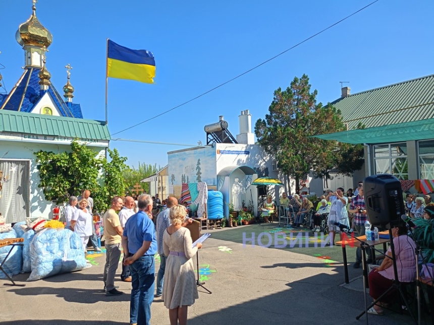 «Треба жити, нема коли старіти»: Миколаївський геріатричний будинок милосердя відзначив 23-річчя (фото)