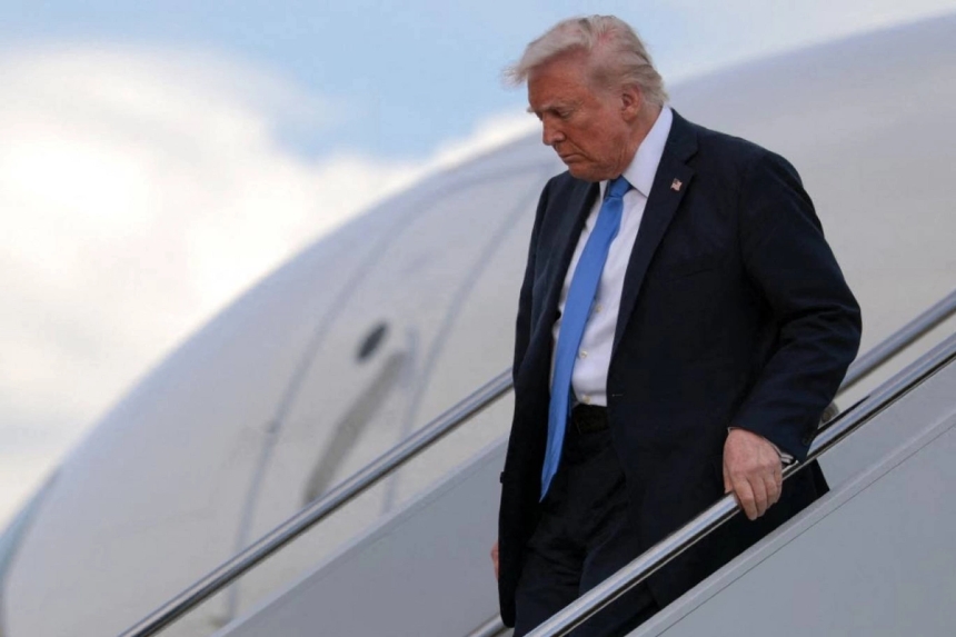 Літак Трампа мало не зіткнувся з пасажирським рейсом