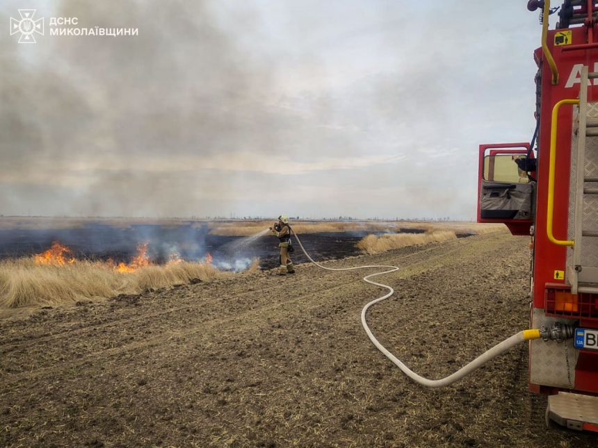 У Миколаївській області загорівся трактор