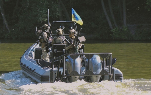 Бійці ГУР на Тердрівській косі знищили тягач Вітязь (відео)