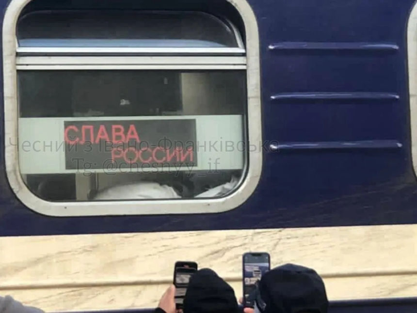 В украинском поезде обнаружили электронную табличку с надписью «Слава России»