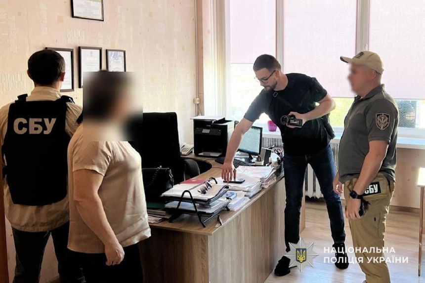 Декан потребовал 8 тысяч гривен взятки за восстановление студента в ВУЗе