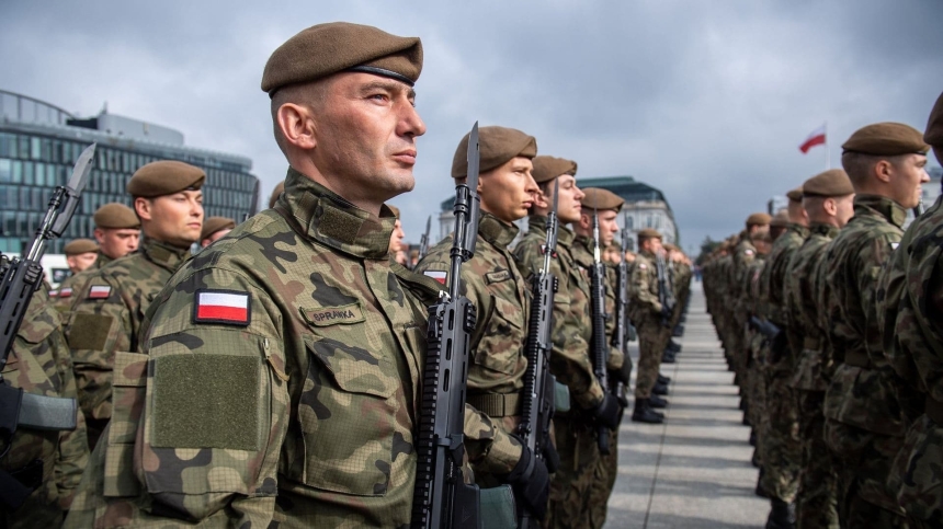 Польща хоче дозволити своїм військам збивати дрони над Україною, — ЗМІ