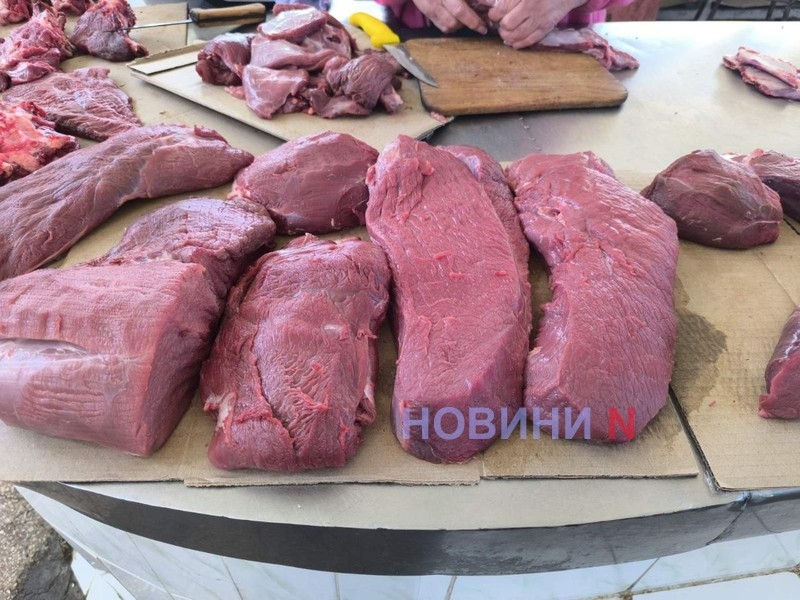 «Сентябрьский» рынок в Николаеве: дорогое мясо и местный инжир (фоторепортаж)