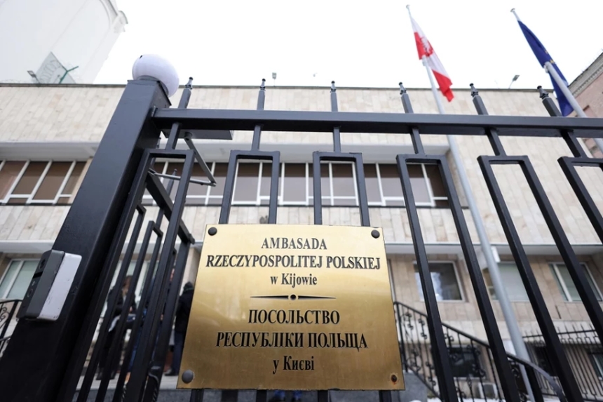 Посольство Польши в Киеве было повреждено во время российской атаки