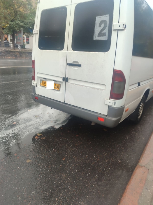 Нарушает ПДД и грубит пассажирам: жители жалуются на водителя "маршрутки" в Николаеве
