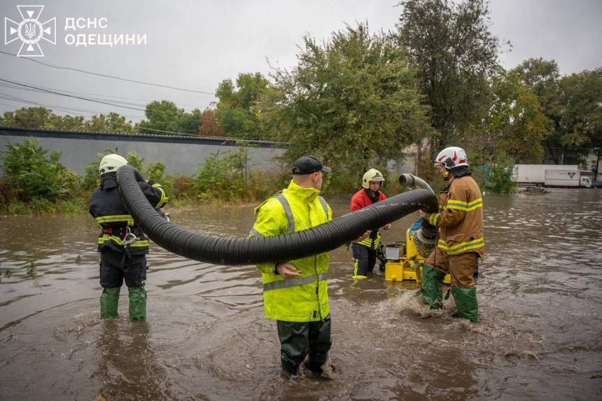 Смертельна злива в Одесі: Сенкевич висловив співчуття