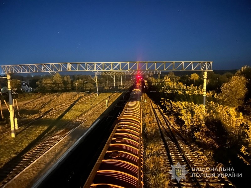 Підліток потрапив до лікарні після ураження струмом на даху потяга