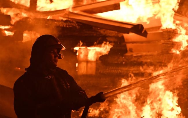 У Криму прогриміли вибухи: атаковано аеродром «Саки» і загорілася нафтобаза у Феодосії