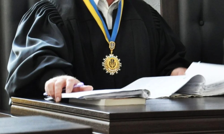 Суд звільнив від покарання підполковника міліції, який вимагав гроші в підприємців у Миколаєві