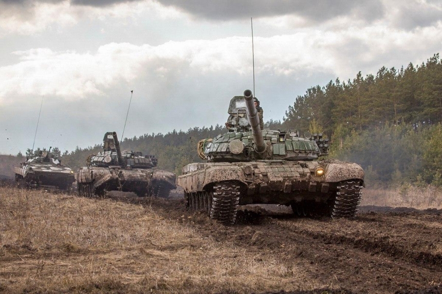 Росія вичерпала понад половину запасів бронетехніки та артилерії, — OSINT-аналітик