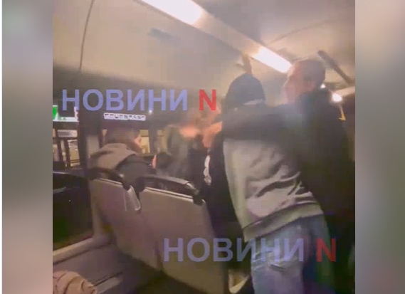 Драка в маршрутке Николаева: хулиганов по горячим следам задержать не удалось