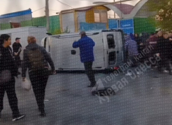 В Одесском ТЦК прокомментировали конфликт на 7-м километре, где перевернули служебный бус