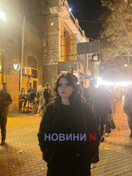 Відьми, скелети та янголи: у Миколаєві святкують Хелловін (фото)