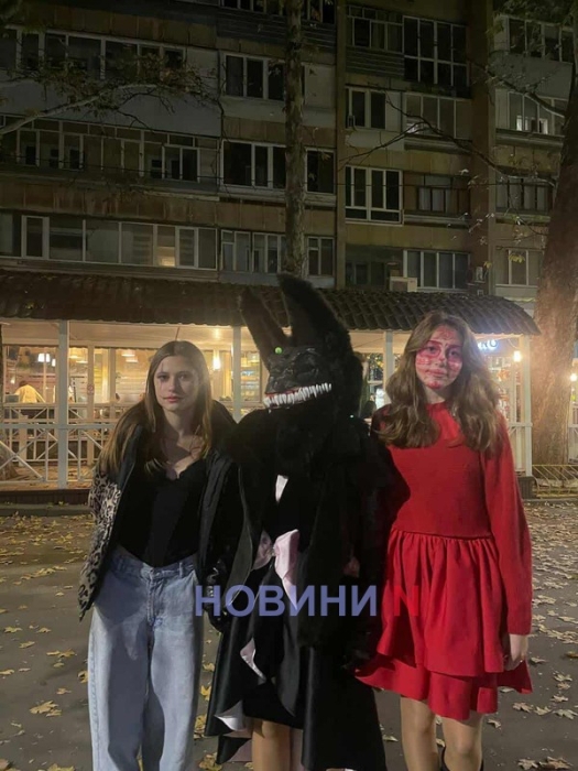 Відьми, скелети та янголи: у Миколаєві святкують Хелловін (фото)