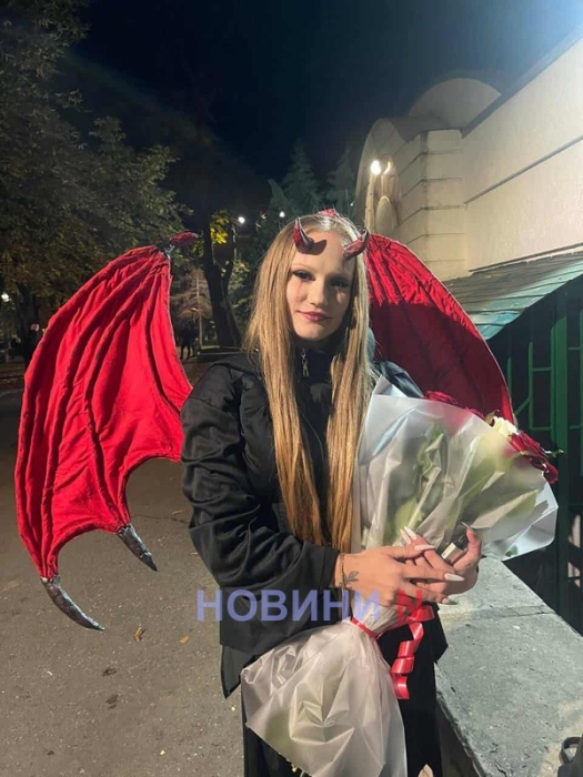 Відьми, скелети та янголи: у Миколаєві святкують Хелловін (фото)