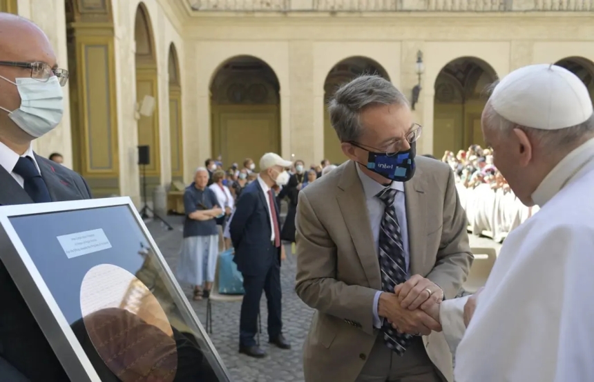 Бывший глава Intel создает «христианский» искусственный интеллект