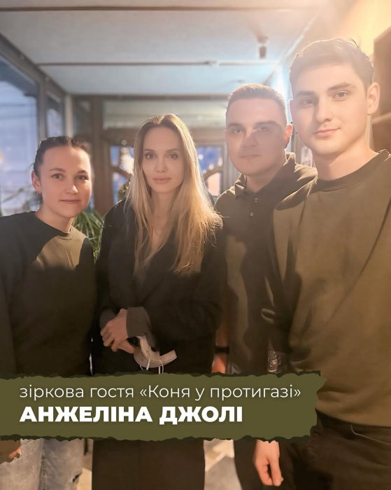 Анджелина Джоли оставила интригующее сообщение во время визита в Украину