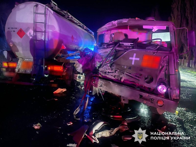 Фура врезалась в КамАЗ в Николаевской области: погиб пассажир, пострадали водители