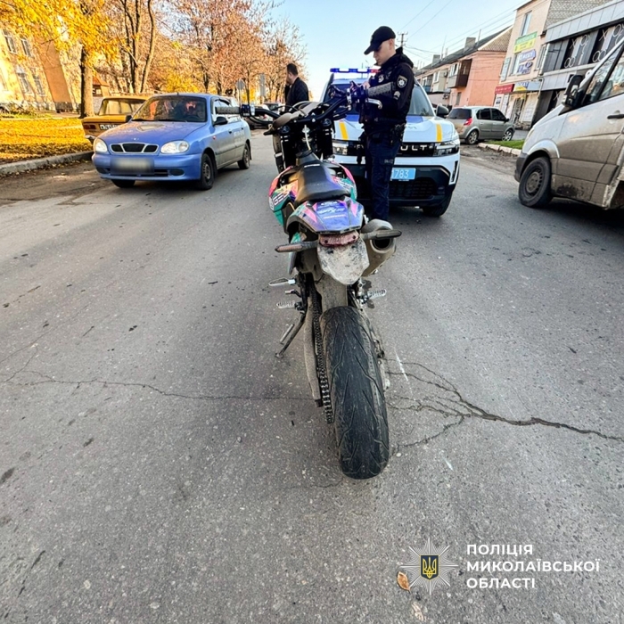 Неповнолітньому мотоциклісту, який на смерть збив жінку на Миколаївщині, повідомили про підозру