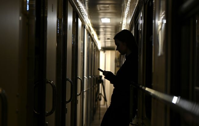 Масована атака дронів на Дніпро: пошкоджено вагони та вокзал, потяги затрималися