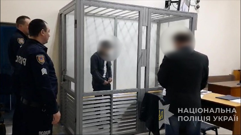 Убил мать и младшую сестру: в Одесской области судили 18-летнего юношу